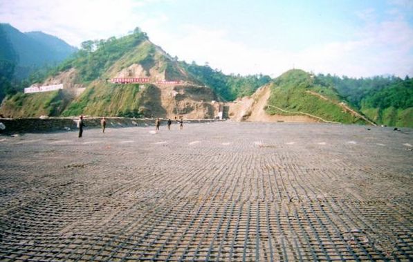 Road construction material biaxial geogrid