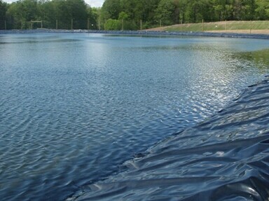 Smooth surface geomembrane