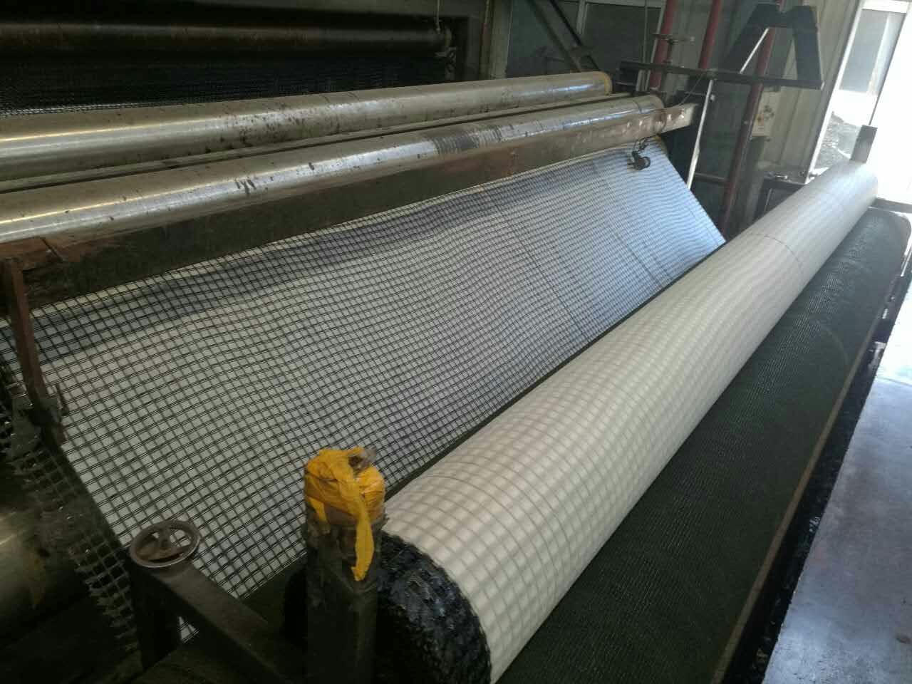 Fiberglass geogrid 50/50kn composite with PP Spun bonded  Geotextile 40G